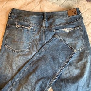 Stretchy Boyfriend/Skinny Distressed Jean